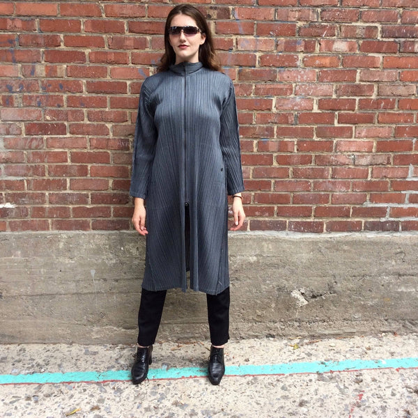 Zipped up Issey Miyake Long Asymmetrical Light-Weight charcoal grey Crinkle Coat, sold by bohemevintage.com Montréal