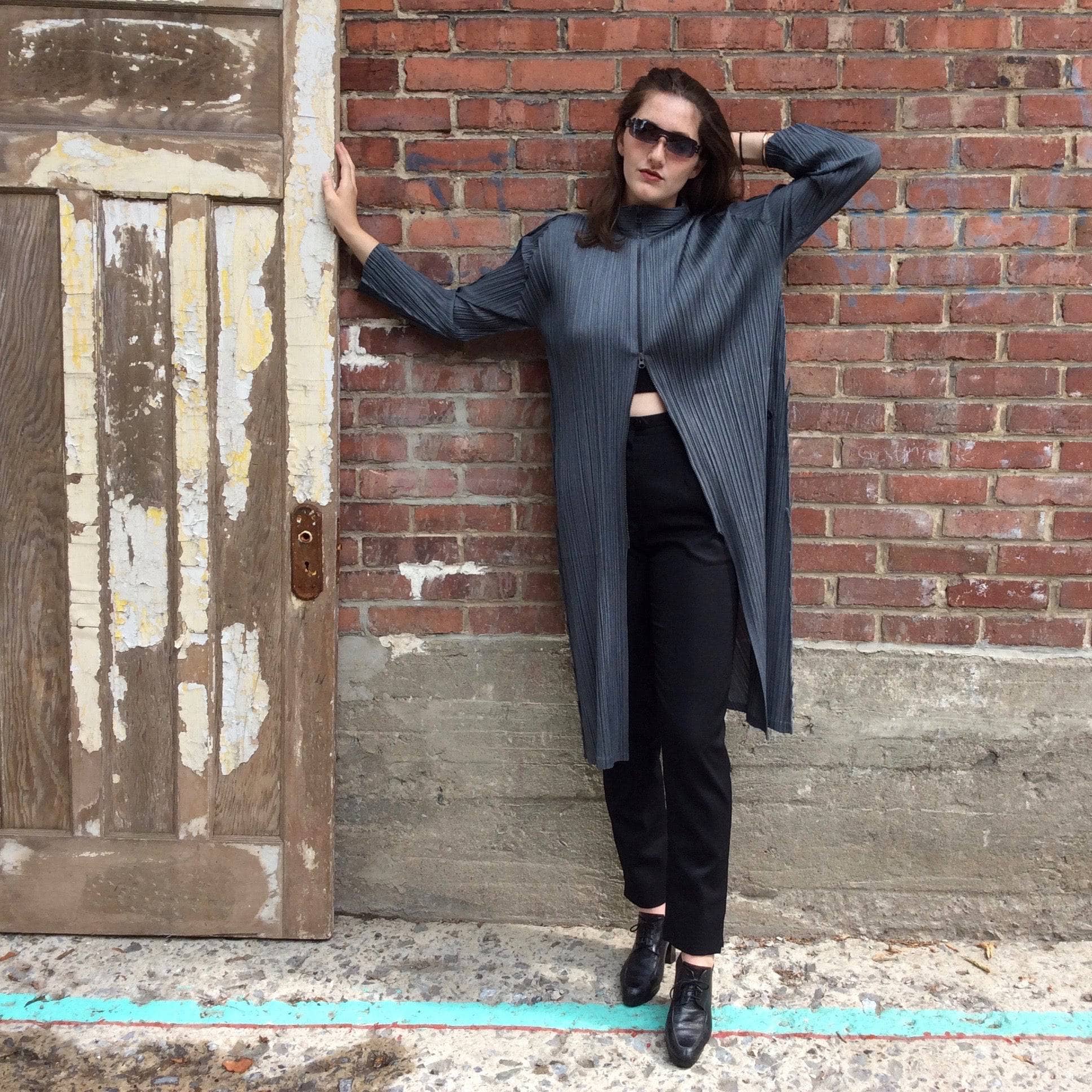 Partly zipped up Issey Miyake Long Asymmetrical Light-Weight charcoal grey Crinkle Coat, sold by bohemevintage.com Montréal