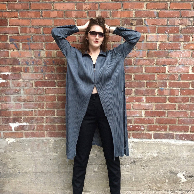 Partly zipped up Issey Miyake Long Asymmetrical Light-Weight charcoal grey Crinkle Coat, sold by bohemevintage.com Montréal