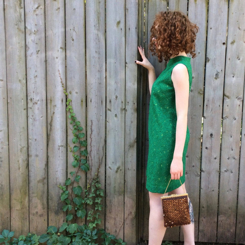  Side view of 1960s Green Lace Mini Shift Dress size Small sold on bohemevintage.com Montreal