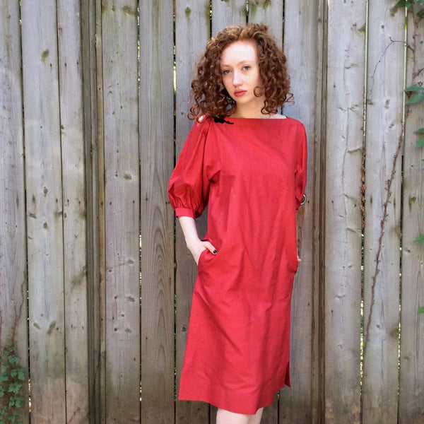 Puffy Sleeve Midi-length red silk dress size Small/Medium, sold by bohemevintage.com Montréal