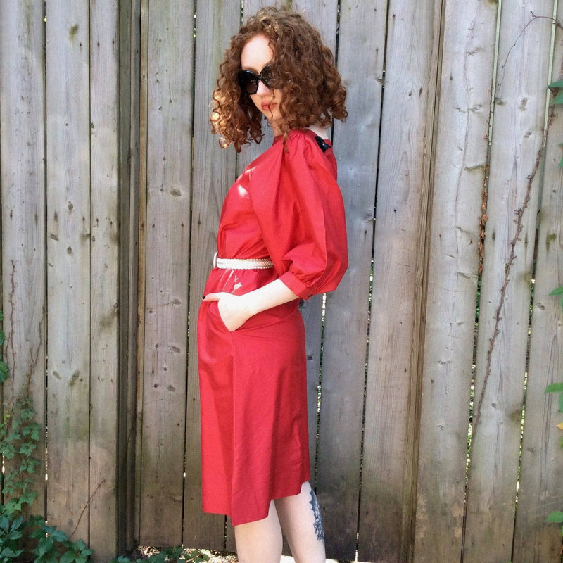 Side View of Puffy Sleeve Midi-length red silk dress size Small/Medium, sold by bohemevintage.com Montréal