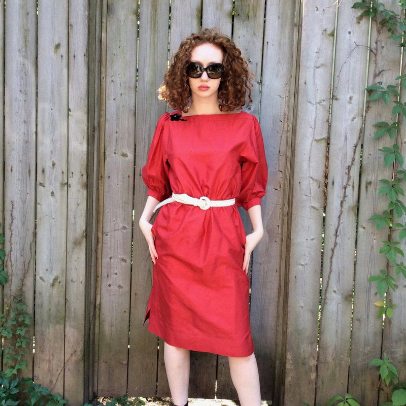 Puffy Sleeve Midi-length red silk dress size Small/Medium, sold by bohemevintage.com Montréal