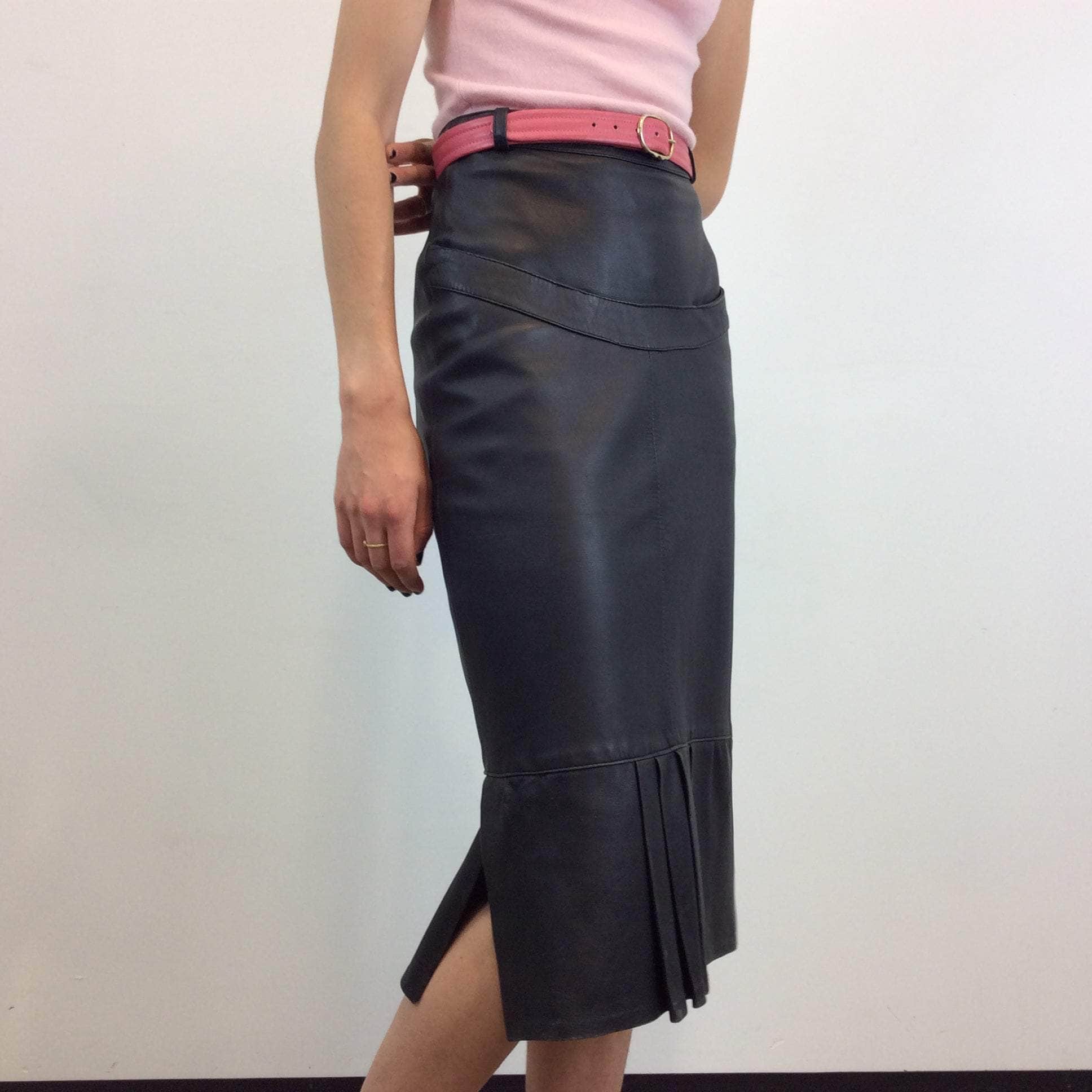1990s High-Waisted Straight Cut Midi Black Leather Skirt Size extra small- small sold by bohemevintge.com