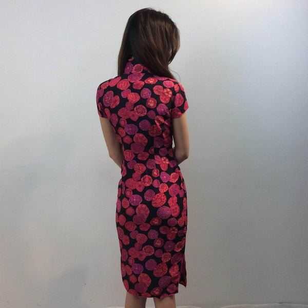  Back view of 1950s-60s Short Sleeve Silk Qipao Dress Size Extra Small sold at bohemevintage.com Montreal