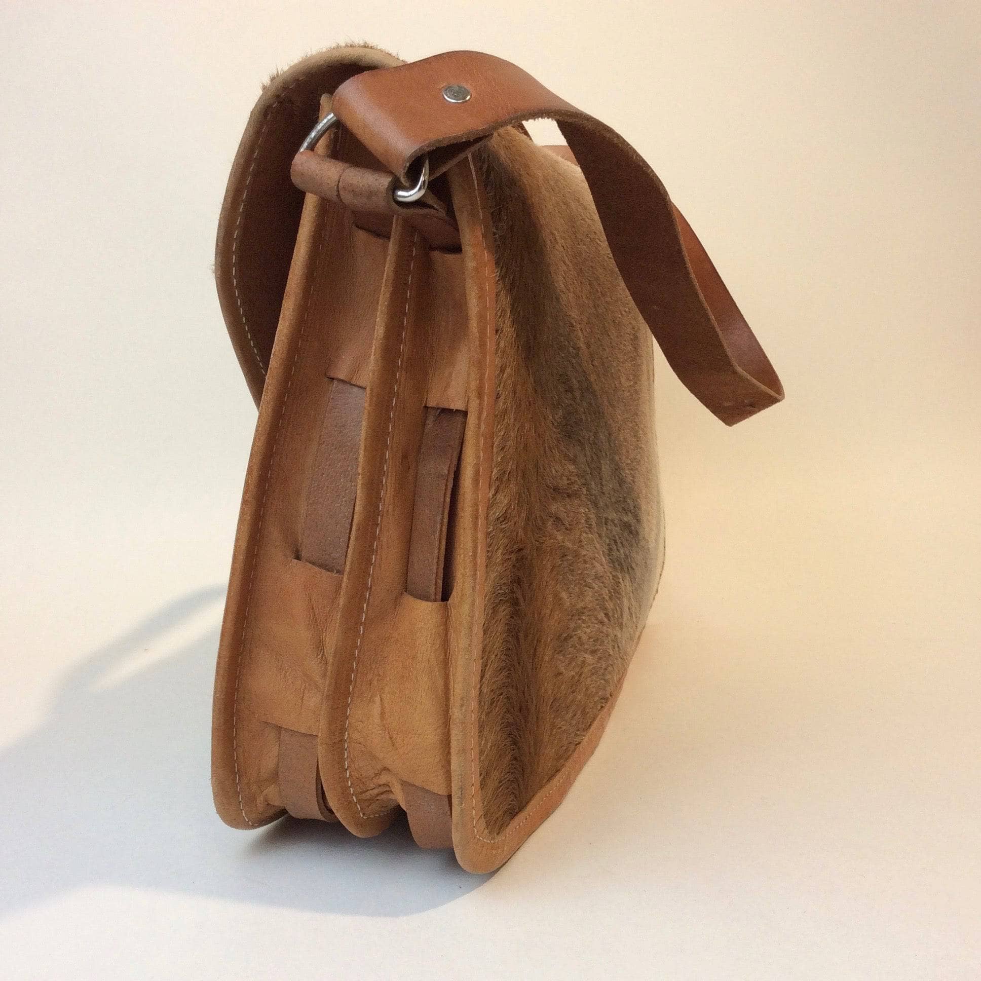 Side View of Vintage Leather and Horse Hair Messenger Bag, sold by bohemevintage.com Montréal