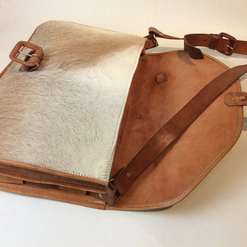 Open View of Vintage Leather and Horse Hair Messenger Bag, sold by bohemevintage.com Montréal